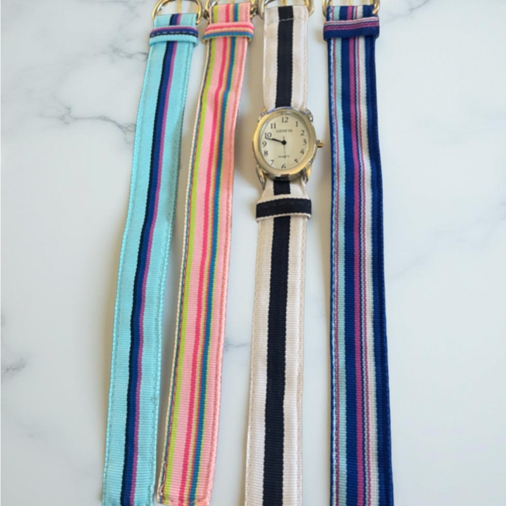 Geneva Watch with interchangeable Colorful Watch Bands! Wristwatch runs well.